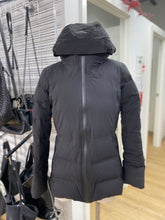 Load image into Gallery viewer, Lululemon down jacket 8
