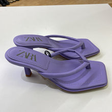Load image into Gallery viewer, Zara kitten heels NWT 6.5