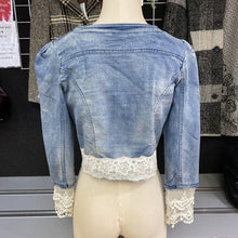 Load image into Gallery viewer, Semi-crop denim jacket S