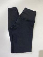 Load image into Gallery viewer, Lululemon Canada leggings 4