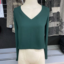 Load image into Gallery viewer, Babaton flowy top XS