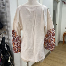 Load image into Gallery viewer, Anthropologie flowy sleeves waffle knit top S