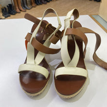 Load image into Gallery viewer, Tory Burch strappy leather sandals 6.5