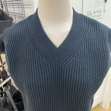Load image into Gallery viewer, Uniqlo knit vest M