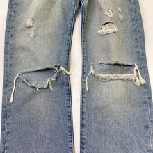 Load image into Gallery viewer, Levis 501 button fly distressed jeans 32