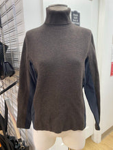Load image into Gallery viewer, Victorinox/Swiss Army merino wool sweater M
