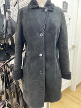 Load image into Gallery viewer, Danier real shearling coat XS/S