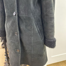 Load image into Gallery viewer, Danier real shearling coat XS/S