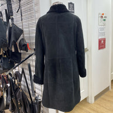 Load image into Gallery viewer, Danier real shearling coat XS/S