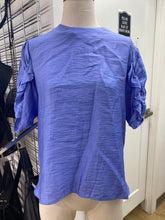 Load image into Gallery viewer, Mango gathered sleeves top M