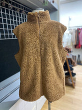 Load image into Gallery viewer, Uniqlo teddy vest XL