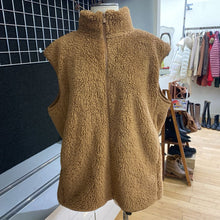 Load image into Gallery viewer, Uniqlo teddy vest XL