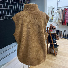 Load image into Gallery viewer, Uniqlo teddy vest XL