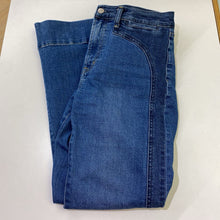 Load image into Gallery viewer, Gap '70s Flare High Rise 2 tone jeans 8p