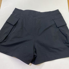 Load image into Gallery viewer, Lululemon nylon cargo shorts 12