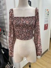 Load image into Gallery viewer, Dynamite smocked top M