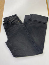 Load image into Gallery viewer, American Eagle Stove Pipe jeans 2