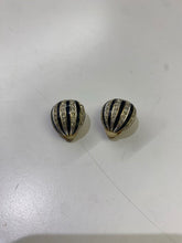 Load image into Gallery viewer, Nina Ricci vintage clip on earrings