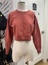 Load image into Gallery viewer, TNA Perfect Fleece crop sweatshirt M