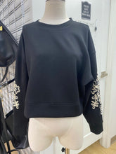 Load image into Gallery viewer, RD Style applique sleeve top M