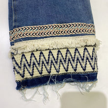 Load image into Gallery viewer, Mcguire embellished jeans 26