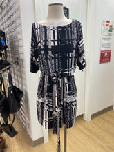 Load image into Gallery viewer, Trina Turk belted dress NWT 8