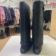 Load image into Gallery viewer, Manitobah Mukluk leather boots 6 (New Condition)