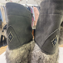 Load image into Gallery viewer, Manitobah Mukluk boots 7