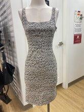 Load image into Gallery viewer, Diane Von Furstenburg stretchy fitted dress 4