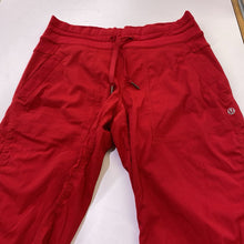 Load image into Gallery viewer, Lululemon pull on capris 6