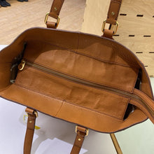 Load image into Gallery viewer, Marc By Marc Jacobs pebbled leather handbag