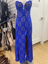 Load image into Gallery viewer, XSCAPE formal lace dress 8