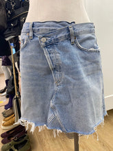 Load image into Gallery viewer, AGolde denim skirt 28