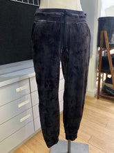 Load image into Gallery viewer, Lululemon velour leggings 8
