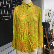 Load image into Gallery viewer, OFFON satin top NWT L