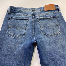 Load image into Gallery viewer, Lucky Brand cropped jeans 8/29
