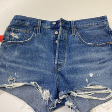 Load image into Gallery viewer, Levis denim shorts 30