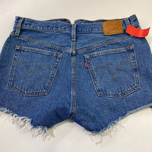 Load image into Gallery viewer, Levis denim shorts 30