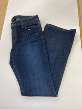 Load image into Gallery viewer, Joe's Curvy Bootcut jeans 31