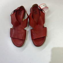 Load image into Gallery viewer, Miz Mooz leather sandals 40