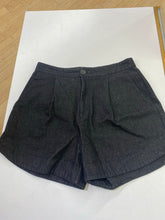 Load image into Gallery viewer, Eve Lavoie pleated denim shorts L