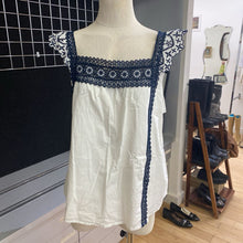 Load image into Gallery viewer, Point Sur lace detail top XXL
