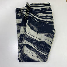 Load image into Gallery viewer, Lululemon leggings 8