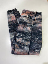 Load image into Gallery viewer, Lululemon leggings 10