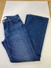 Load image into Gallery viewer, Mother The Bookie Sneak jeans 26