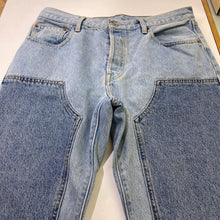 Load image into Gallery viewer, Levis 501 90s patch jeans 31