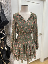 Load image into Gallery viewer, Dynamite floral dress XXS
