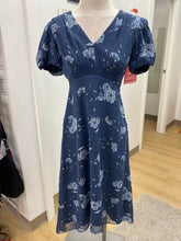 Load image into Gallery viewer, Club Monaco lined silk dress 00