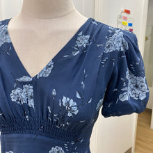 Load image into Gallery viewer, Club Monaco lined silk dress 00