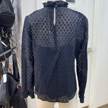 Load image into Gallery viewer, Gap eyelet top M